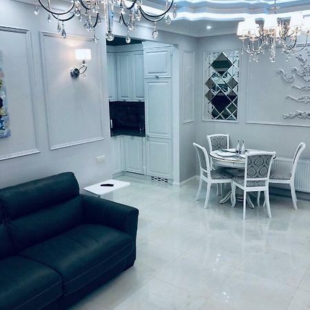 White Apartments In Arcadia Odesa Exterior foto
